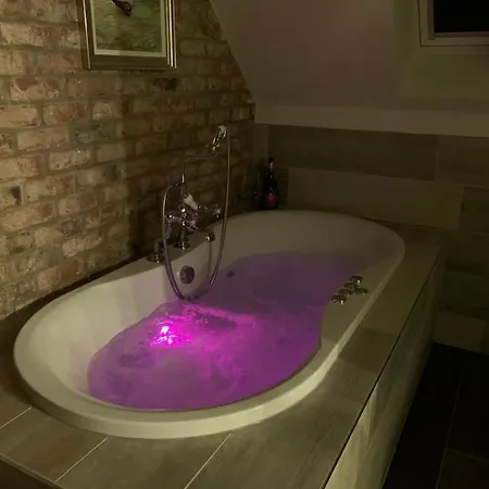 Luxury Boutique Country With Hot Tub ヨーク