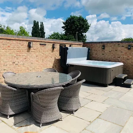 Ferienhaus Luxury Boutique Country With Hot Tub York